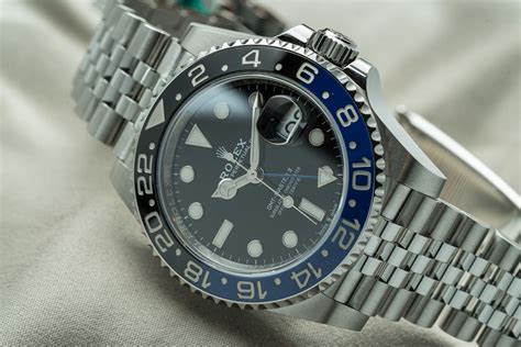 what powers a rolex watch